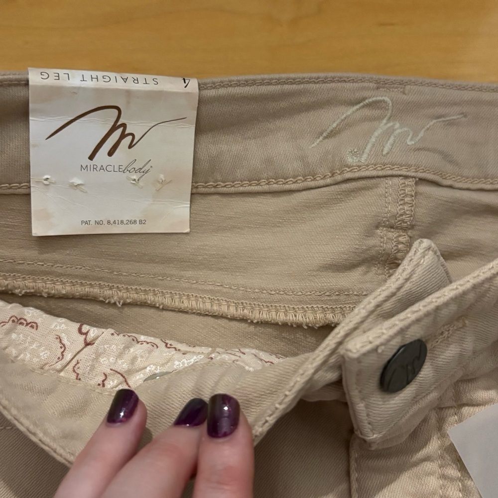 Miraclebody by Miraclesuit Straight Leg Pants Womens Size 4 Pebble Beige New Tag - Picture 4 of 4